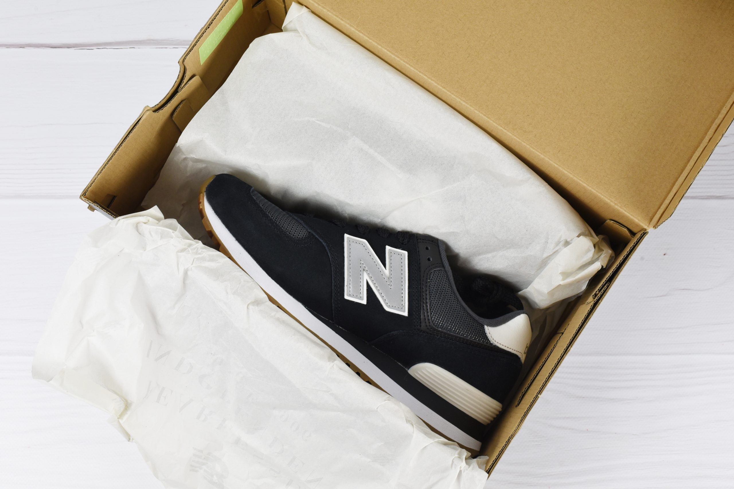 Cum sa recunoasti cutia originala New Balance
