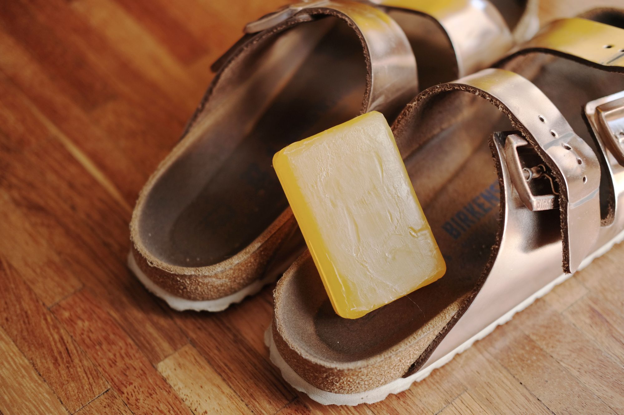 Cum trebuie curățata talpa Birkenstock Săpun